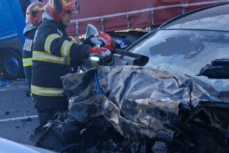 accident grav pe dn1 in bihor un tir si trei autoturisme implicate o femeie resuscitata la fata locului traficul este blocat 69a70464c32a2