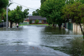 alerta in australia dupa inundatii crocodili absolut peste tot nu mergeti sa va scaldati peste 1 000 de oameni au fost evacuati 69aedbd17bf71