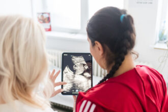 avertisment privind numarul record de mame adolescente in romania salvati copiii cere introducerea educatiei sexuale obligatorii 69a6c1a92510e