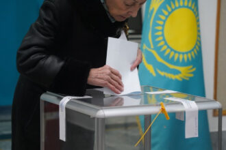 cea mai mare tara din asia centrala isi schimba constitutia ce prevede noua definitie a casatoriei 69b8fe7a05bdf