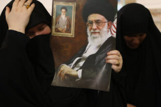 cine a fost ayatollahul ali khamenei ucis de sua si israel el a intruchipat un regim antioccidental de temut 69a405e8a7933