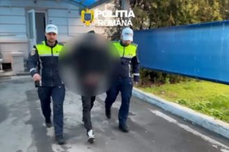 constanta un sofer cu permisul auto suspendat a fost retinut dupa ce a provocat un accident pe strada soveja fusese trimis in judecata pentru mai multe infractiuni la regimul rutier 69c8e4b202df6