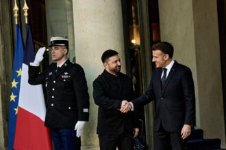 dupa vizita in romania zelenski merge la paris ce mesaj ii va transmite lui macron despre negocierile de pace cu rusia 69b27938db8b9