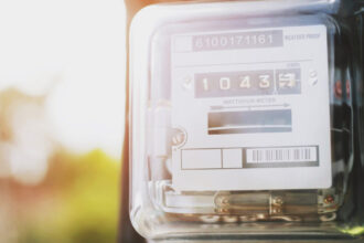 exclusiv o pensionara n a primit facturi la energie mai bine de sapte luni cat are de platit in urma blocajului dintre furnizor si distribuitor 69a6fac664b3d