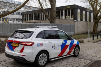 explozie in fata unei scoli evreiesti din amsterdam primarul acuza un atac deliberat 69b5378e5dc37