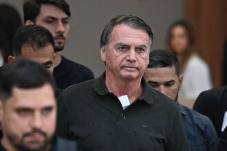 fostul presedinte brazilian jair bolsonaro externat din spital si plasat in arest la domiciliu 69c6d98928126