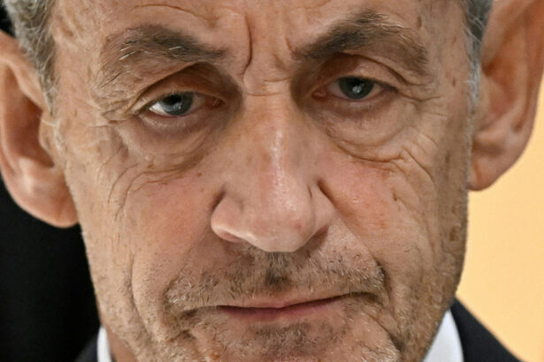 fostul presedinte francez nicolas sarkozy intra din nou la inchisoare 69af3ab7603e0