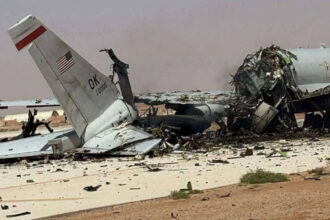 foto cum arata un avion radar american complet distrus de iranieni intr o baza militara din arabia saudita 69c91a627a317