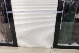 foto horia constantinescu in control la doraly mall magazine sigilate de inspectorii cjpc constanta 69b93c1d3282a