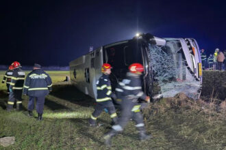 foto plan rosu in judetul galati un mort si 14 raniti dupa ce un autocar s a rasturnat pe de 581 69be4f024e513