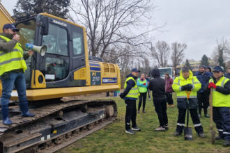 foto video actiune ampla de plantare la palatul copiilor organizata de asociatia constanta restart si asociatia caravana fericirii in aceasta dimineata 69be550517212