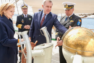 galerie foto majestatea sa margareta custodele coroanei la bordul navei scoala mircea 69cc23284fac7