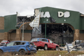 galerie foto tornade devastatoare in sua cel putin sase morti printre victime un baiat de 12 ani zeci de case distruse in michigan si oklahoma 69ad27de26d9b