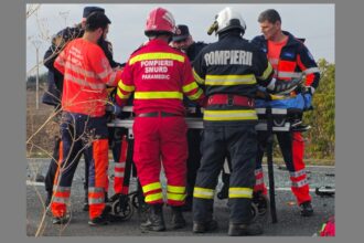 groaznic accident rutier pe dn38 la iesire din techirghiol spre movilita un tir cu cereale s a ciocnit cu un autoturism 69b9279fb919d