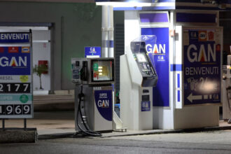 italia reduce accizele la carburanti pentru a limita scumpirile giorgia meloni combatem specula 69bbaf85490b1