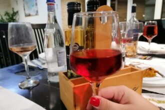 local din venus amendat de garda de mediu din cauza numarului de locuri reactia firmei mesele sunt ale angajatilor 69adf1d72289f