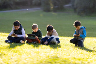 marea britanie incepe un test cu sute de adolescenti pentru a vedea cum ar fi viata lor fara retele sociale ce implica studiul 69c39860be4ea