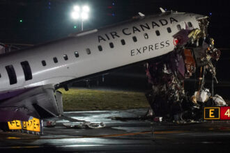 marturia unui pasager al avionului care s a ciocnit cu un vehicul pe aeroportul la guardia am simtit cum aparatul pierde controlul 69c2fdb491426