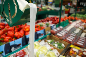 ministrul agriculturii solicita consiliului concurentei sa verifice adaosurile care apar pe traseul dintre fermier si consumator 69b4702398007