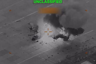 momentul in care rachetele americane surprind la sol mai multe avioane ale iranului si le distrug 69b5c0a7672fd