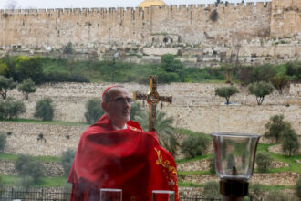 netanyahu autorizeaza accesul patriarhului latin al ierusalimului la biserica sfantului mormant dupa scandalul de floriile catolice 69ca2fe83162f
