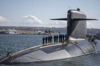 news alert o romanca a fost pusa sub acuzare in marea britanie dupa ce a incercat sa intre cu un iranian intr o baza cu submarine nucleare 69be793c4c38a