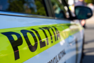 o moldoveanca si a injunghiat prietena in timpul unui parastas pentru ca i a aruncat pisica de la balcon 69a6e13bee689