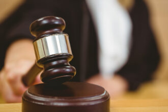 patru persoane sunt cercetate sub control judiciar pentru vanzarea online de parfumuri contrafacute de peste 400 000 de euro 69a7f6f9ae4d2