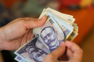 peste 7 milioane de romani primesc beneficii sociale mai devreme in aceasta luna cand incep platile 69a6c8bf51341