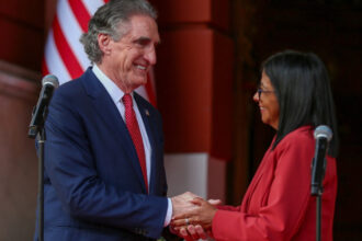 petrol in schimbul puterii cum au vandut acolitii lui maduro bogatiile naturale ale venezuelei pentru a intra sub protectia lui trump 69b8e27e4c881