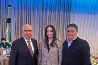 premierul ilie bolojan prezent la constanta la intalnirea organizata de liberali cu prilejul zilei de 8 martie 69ac57fa43da1