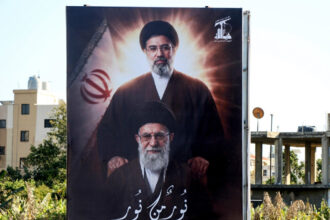 regimul iranian incercuit de dusmani poate supravietui razboiului cu sua sub donald trump situatia interna va fi insuportabila 69b27163521fa