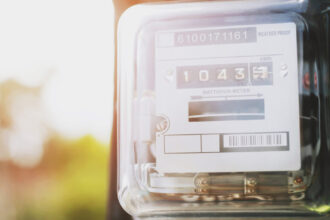 romanii ar putea primi alerte pe telefon cand consumul de energie se apropie de limita anre pregateste un sistem similar ro alert 69c64f6ec0331