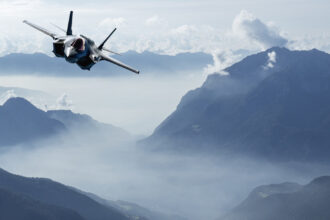 sua si canada ridica de la sol avioane de vanatoare pentru a monitoriza patrulele aeriene rusesti in apropiere de alaska 69a94c616102a