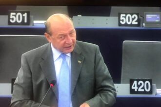 traian basescu ii recomanda lui nicusor dan sa se ridice cu pretentii la donald trump in legatura cu utilizarea bazei de la mihail kogalniceanu in contextul conflictelor din iran 69b1368f27583