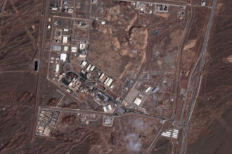 un risc real atacarea programului nuclear al iranului ar putea impinge tara catre fabricarea unei bombe avertizeaza expertii 69a855f25bd56