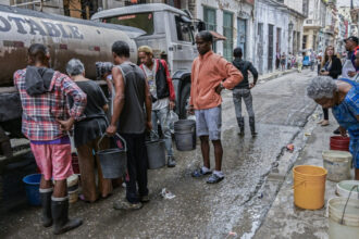 video cuba se pregateste pentru o posibila invazie a sua in timp ce criza de combustibil si electricitate lasa havana fara apa 69bed0f4af01f