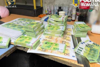 video fabrica de bani falsi la suceava trei romani si un italian au tiparit 2 milioane de euro bancnotele au fost distribuite in bulgaria 69c3a9fdd07ce