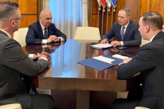 video ilie bolojan discutii cu alexandru nazare si bogdan ivan pentru reducerea preturilor la carburanti refuz sa vand solutii populiste 69bd74ed22484