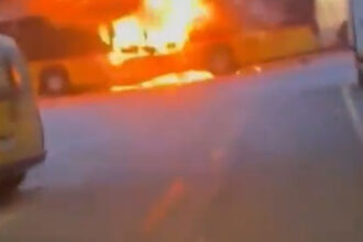 video mai multe persoane au murit in elvetia dupa ce un barbat si ar fi dat foc intr un autocar si vehiculul a fost mistuit de flacari 69b08fc1cd361