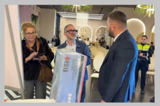 video politia si protectia consumatorilor constanta chemate la o prezentare de oale de 12 000 de lei catre pensionari ce spune horia constantinescu 69b43cff84e46