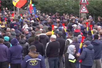 video probabil ne asteapta strainatatea minerii din gorj merg la bucuresti sa protesteze in fata guvernului fata de reducerea de personal 69c23c77b95a3
