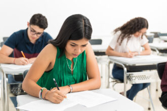 video simularile evaluarii nationale si bacalaureatului in pericol 73 000 de profesori refuza sa participe reactia ministrului educatiei 69b014b1879f4