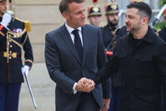 video zelenski primit la paris de macron franta vrea ca ucraina sa nu fie eclipsata de criza din iran 69b3d0ecb7d1a