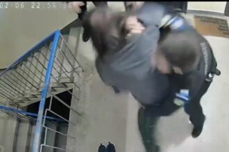 a fost arestat un lacatus cfr scandal cu toporul pe scara blocului pentru ca nu reusea sa faca sex 69eaa4e6d78d9
