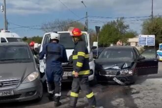 accident cu trei masini pe bulevardul i c bratianu din constanta doua persoane au fost duse la spital 69f1d3c2837ca
