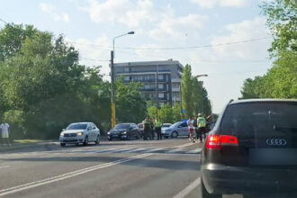 accident in mamaia un jaguar s a oprit intr un scuar soferul ar fi parasit zona 69f04750185dc