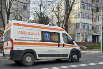 accident rutier intre un autoturism bolt si o masina pe bulevardul ic bratianu pasagerul si o soferita au ajuns la spital 69d0df15b9fa7