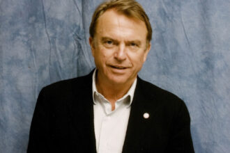 actorul sam neill despre terapia revolutionara care l a vindecat de cancer tocmai am facut o tomografie este extraordinar 69f1e380cedb0