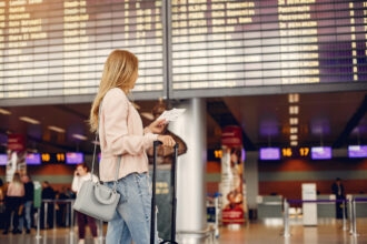 alerta cu bomba de la aeroportul chisinau falsa pasagerii evacuati isi pot continua deplasarile 69d93c0597a29